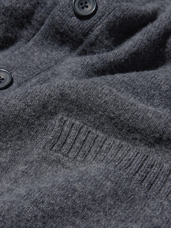 CARDIGAN EN LAINE D'AGNEAU COL EN V
