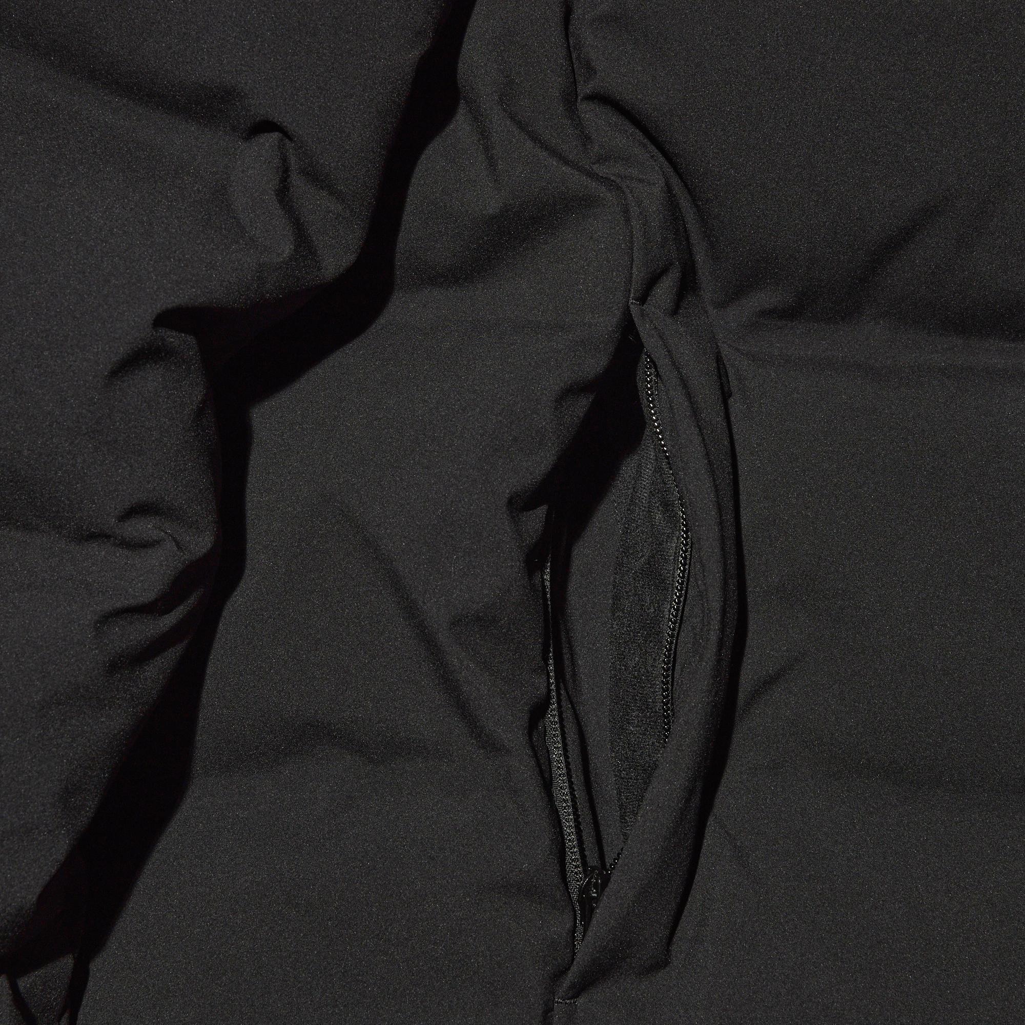 The pouch cloth inside the waist pocket is made of brushed fabric for warmth.