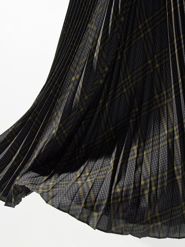 PLEATED LONG SKIRT