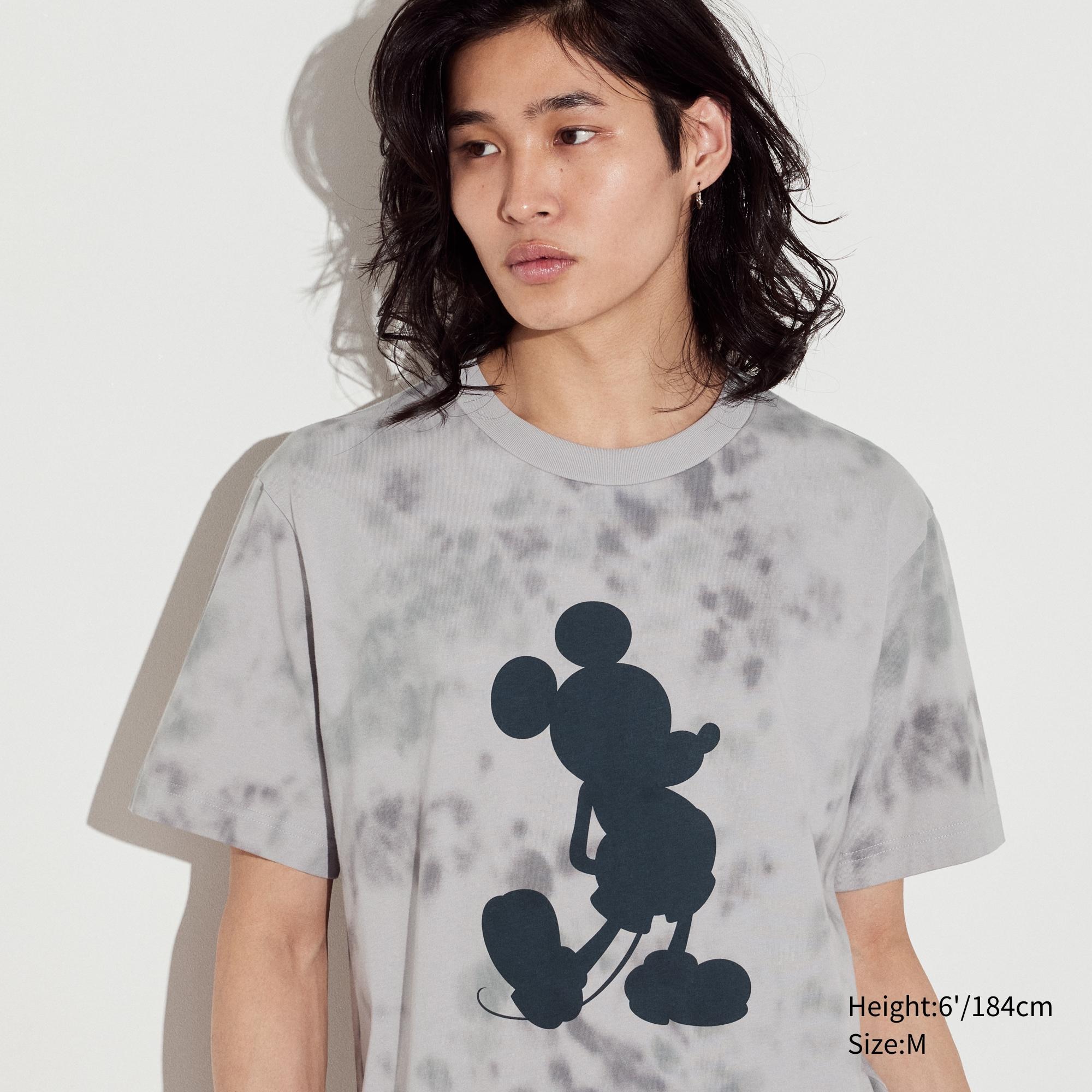 MICKEY STANDS UT (SHORT SLEEVE GRAPHIC T-SHIRT)