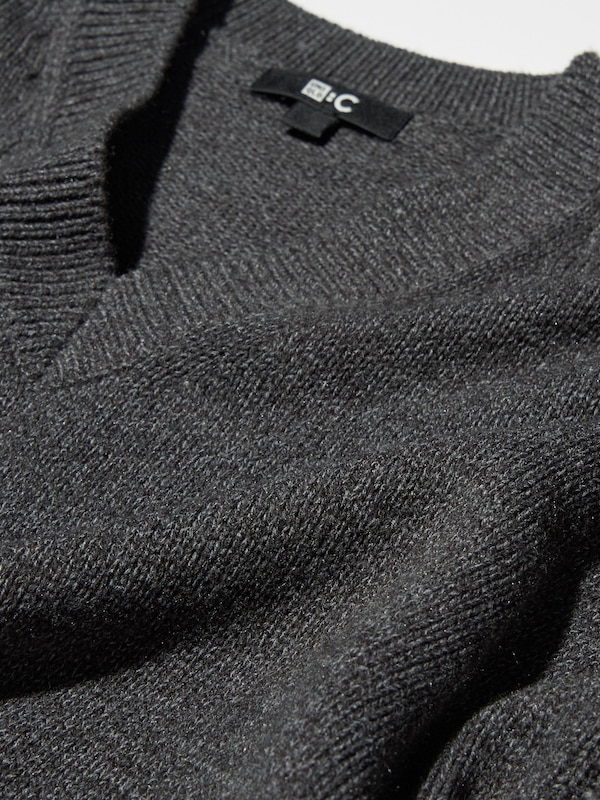 RELAXED V NECK SWEATER