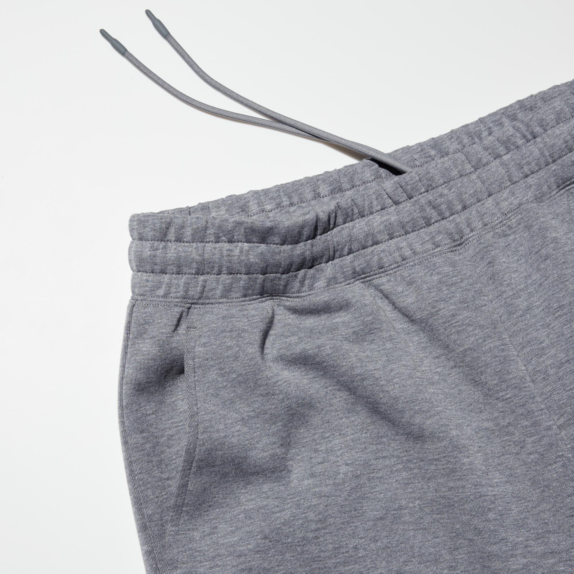 Elastic waist and drawstring for comfort and easy outfit changes.