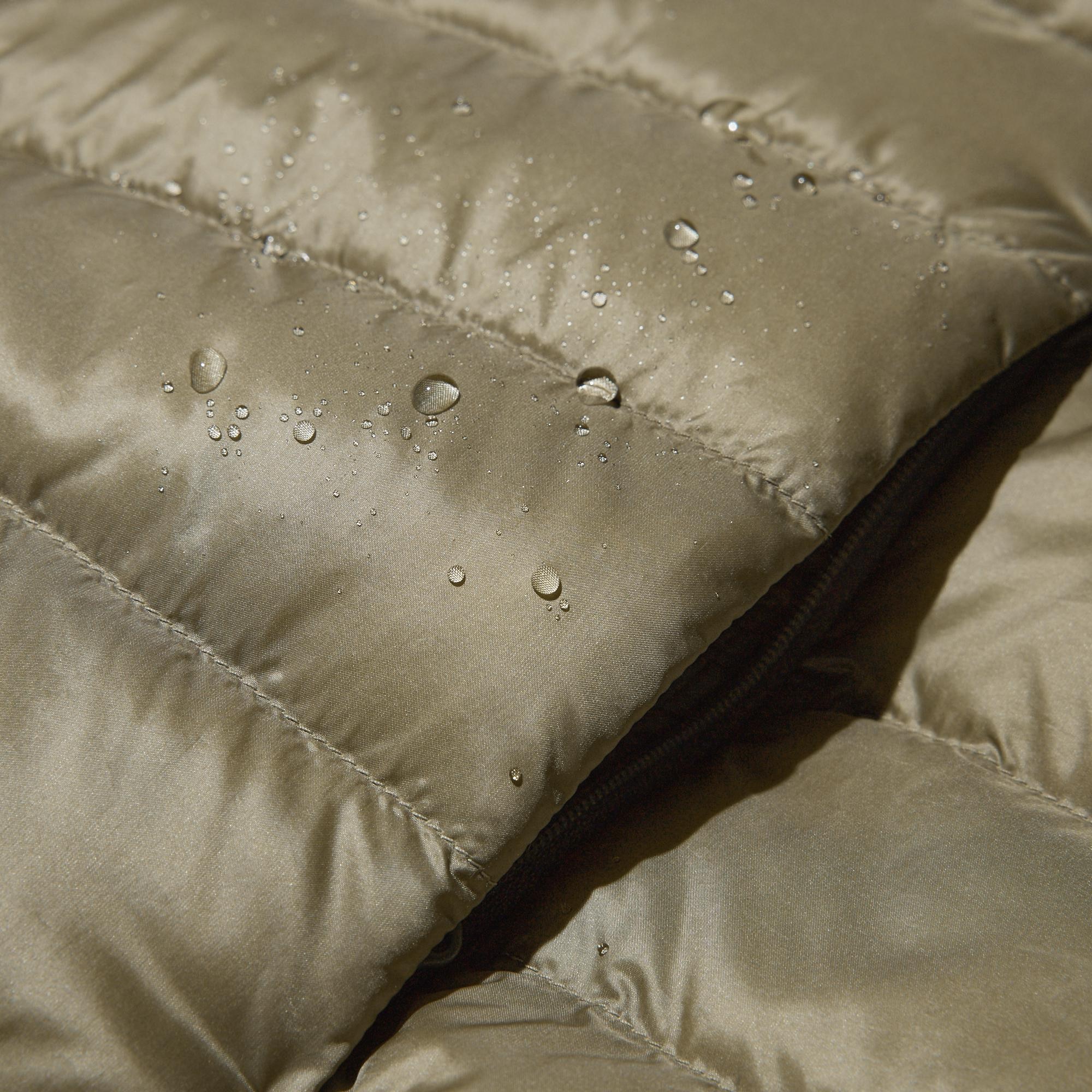 Water-repellent finish. *The fabric is coated with a water-repellent agent so the effect lasts longer. The finish is not permanent.