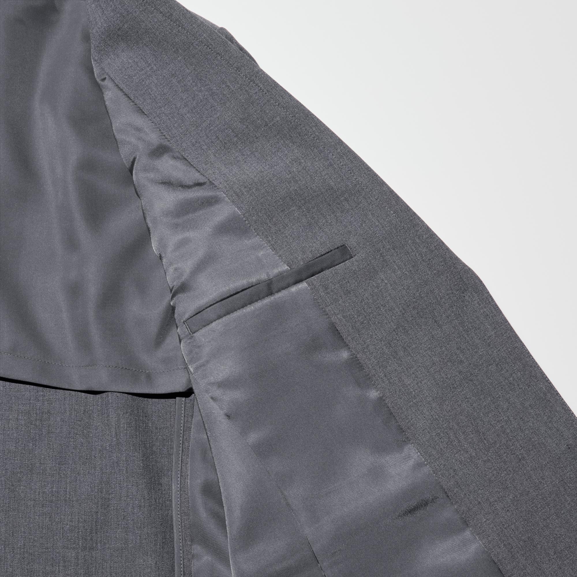Convenient interior and chest pockets.