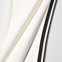 https://image.uniqlo.com/UQ/ST3/ca/imagesgoods/475417/feature/cagoods_475417_feature1.jpg