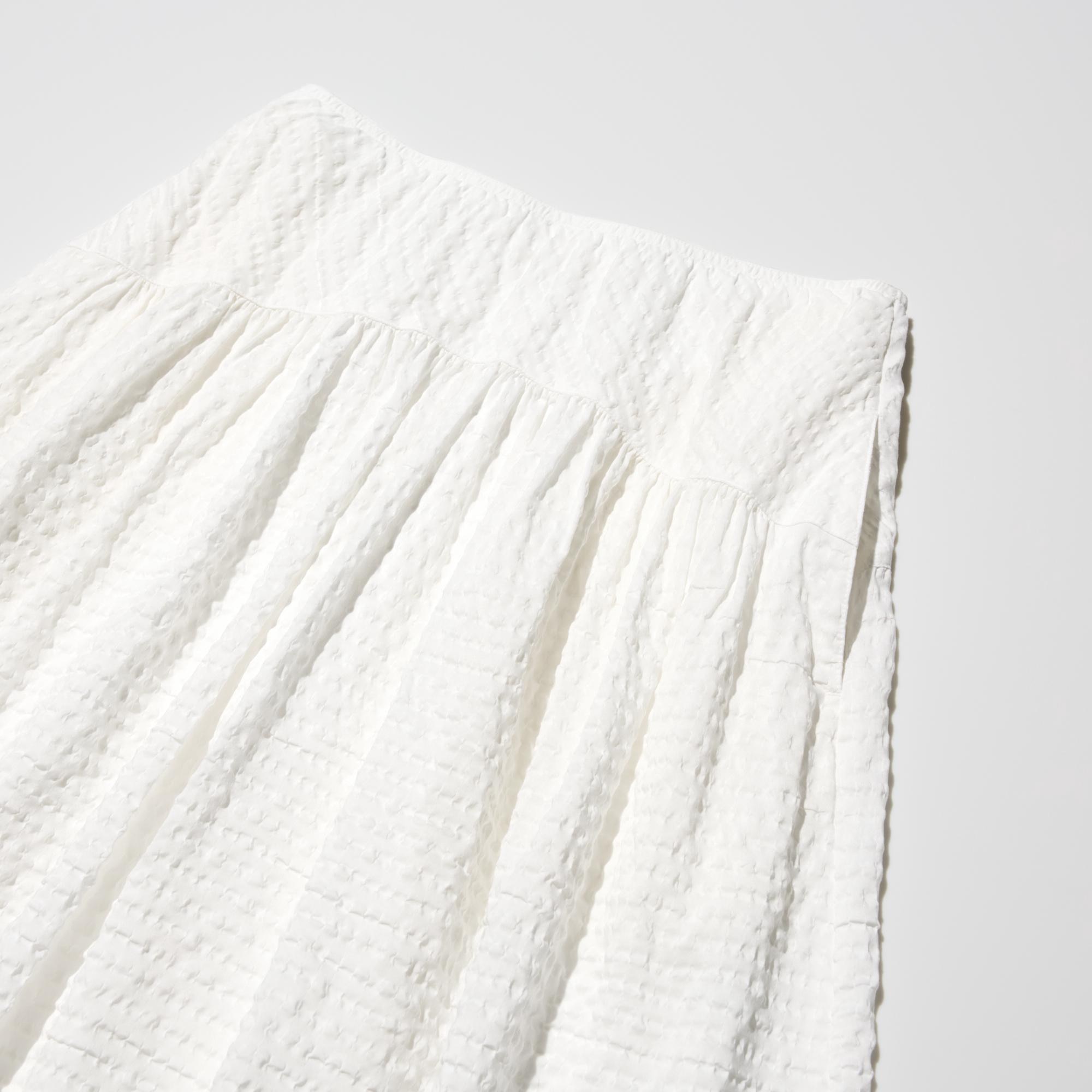Seam for a sleek look at the waist. Elastic waistband for comfort and easy dressing.