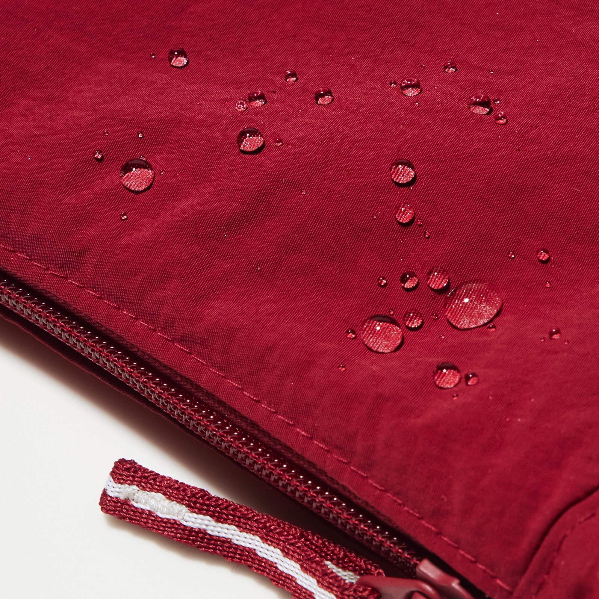 Water-repellent finish protects against light rain. *The finish is not permanent.
