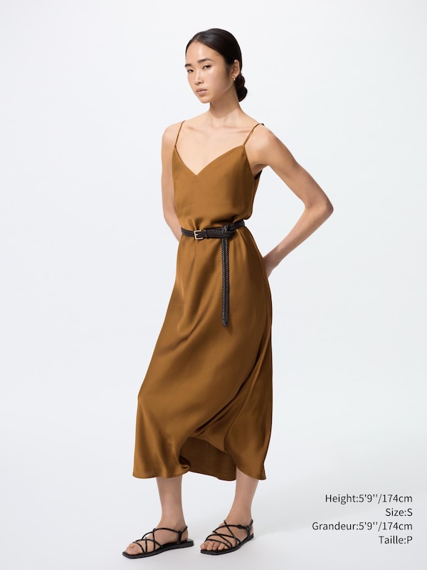 ROBE EN SATIN À BRETELLES FINES