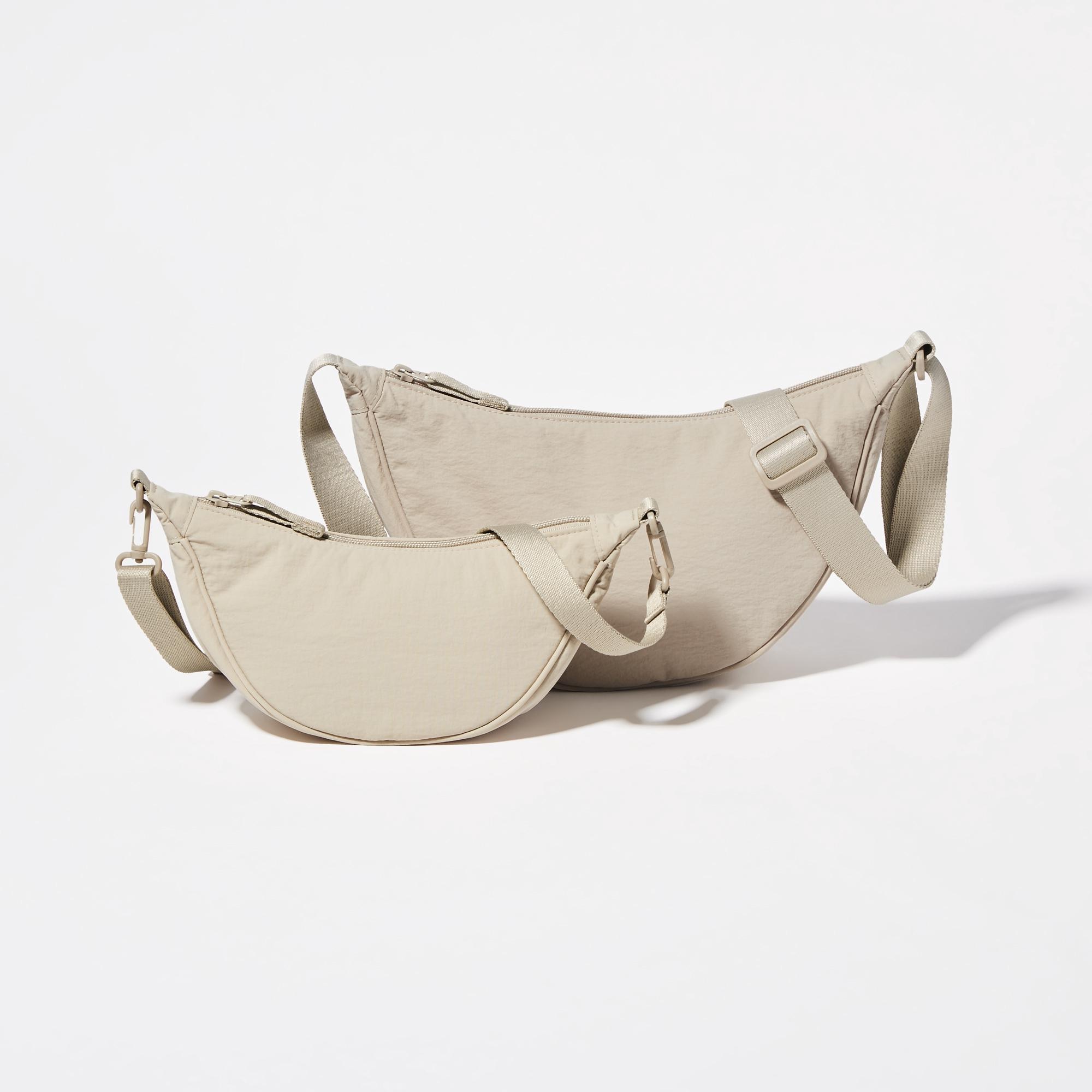 Compact size handily holds your smartphone and wallet.One size smaller than the round mini shoulder bag.