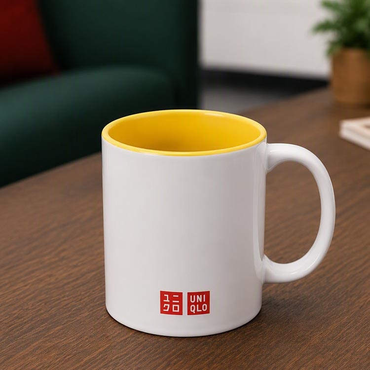 Passez récupérer votre commande dans notre nouveau magasin DIX30 à Brossard et recevez une tasse uniqlo gratuite
