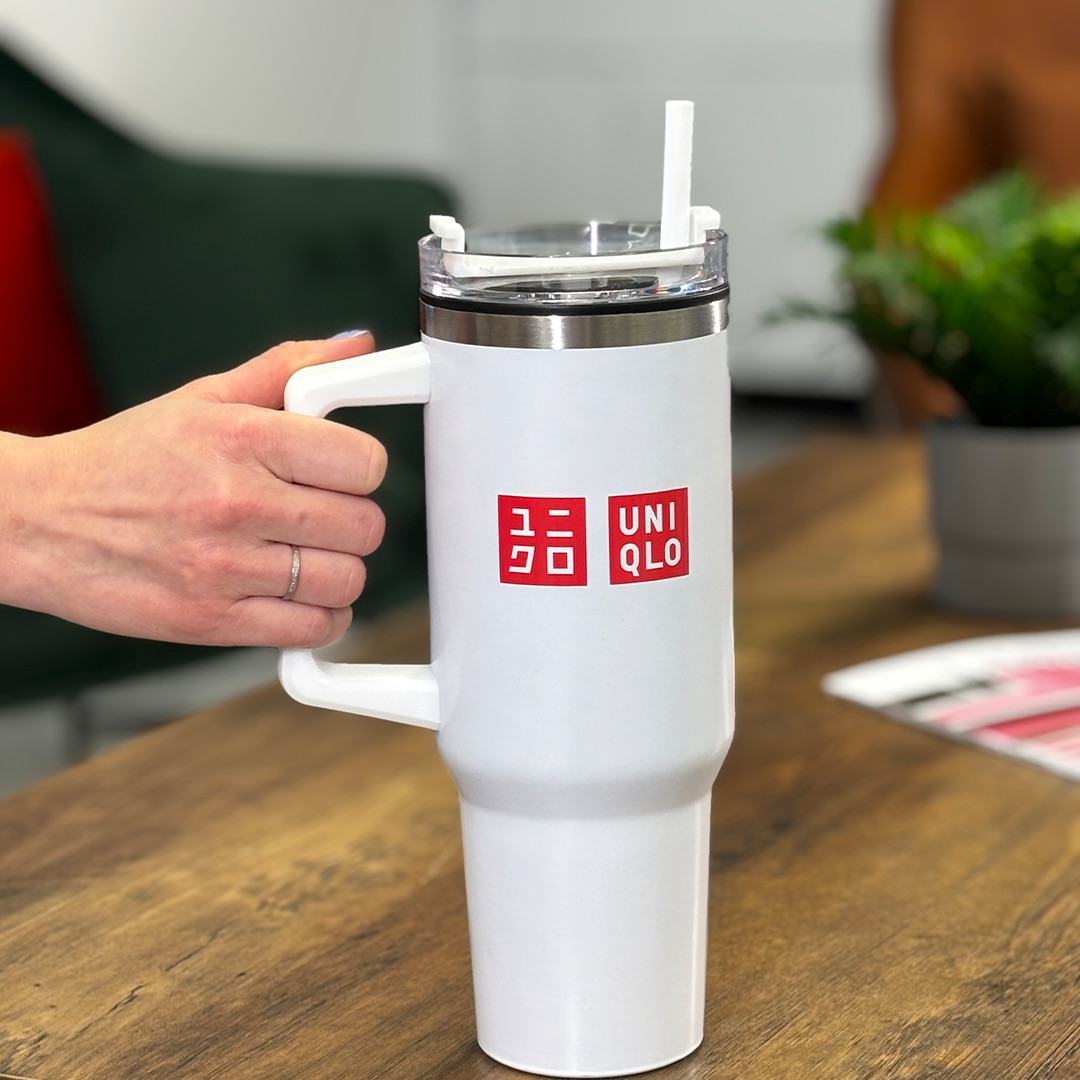 Handle travel mug with a straw