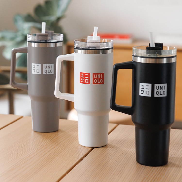 Handle travel mug with a straw