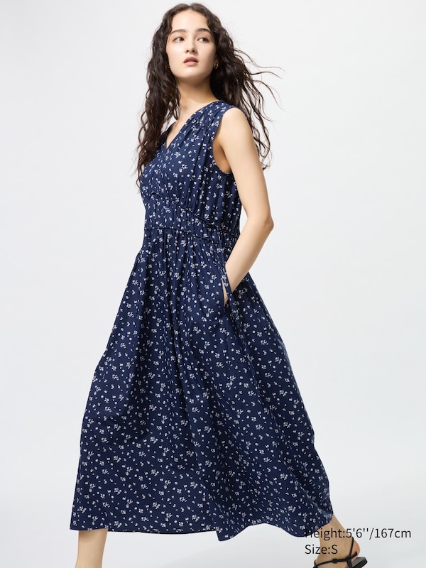 Robe Old Navy Taille 2, Sans Manches, Décolleté V, Motif Fleurs Gris Et Blanc – été