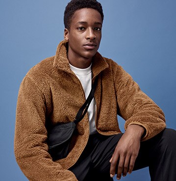 SWEATSHIRTS, HOODIES & FLEECE