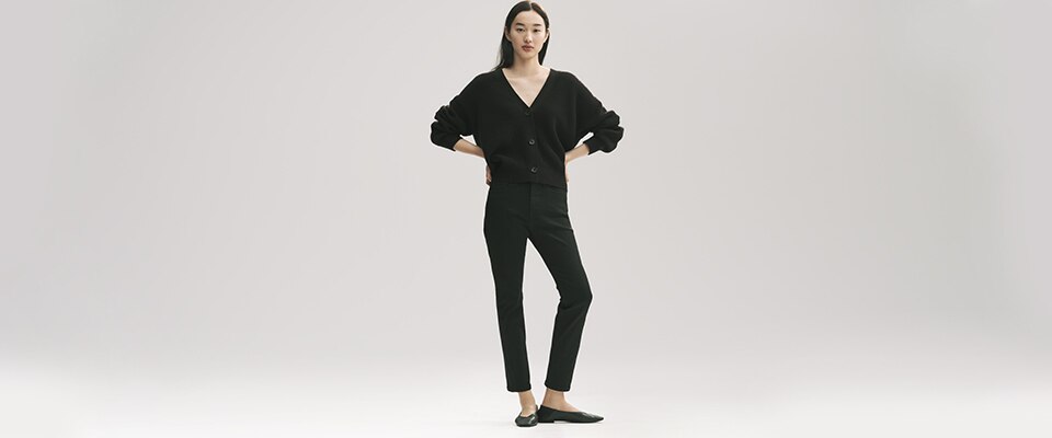 FIGURFORMENDE JEANS MIT HOHEM BUND IN 7/8-LÄNGE