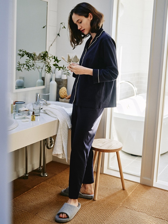 https://image.uniqlo.com/UQ/ST3/eu/imagesother/2021/content-pages/homewear/w-loungewear-3-3.jpg