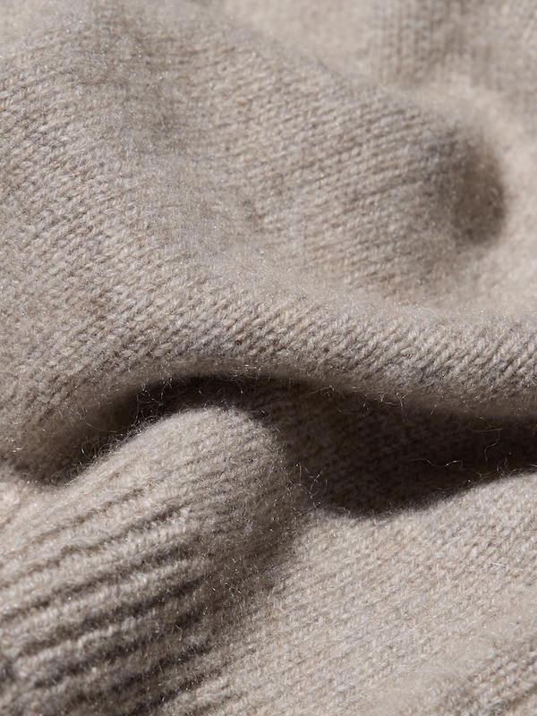 100% Cashmere Relaxed V Neck Jumper
