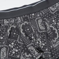 https://image.uniqlo.com/UQ/ST3/gb/imagesgoods/476325/feature/gbgoods_476325_feature3.jpg