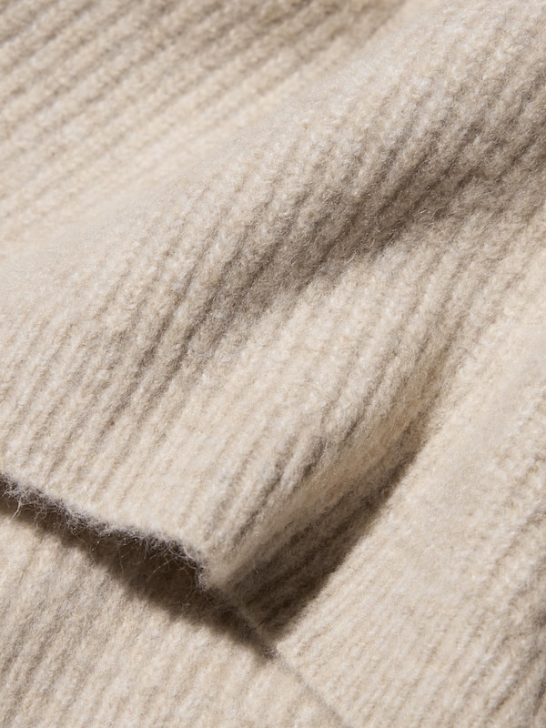 Sweater Souffle Yarn Kerah Tinggi