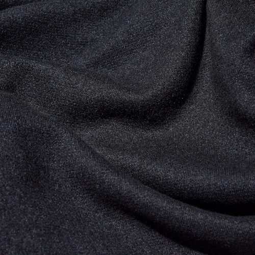 Bahan fleece yang lembut dan nyaman dengan warna dan tekstur yang terlihat seperti rajutan ala Milano.