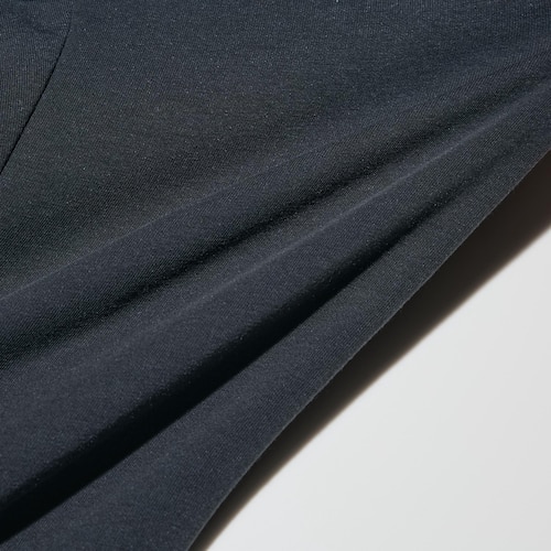 Aksen matte yang elegan untuk gaya sehari-hari.