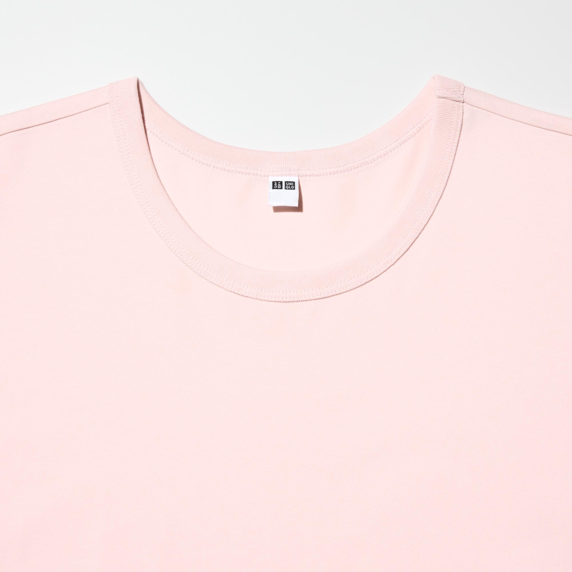 T-shirt lengan panjang dengan desain crew neck serbaguna.