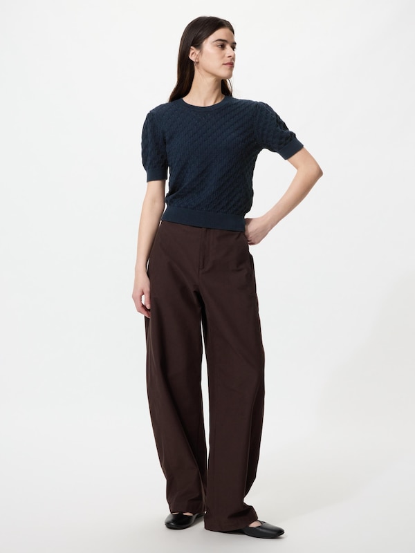 Sweater Pointelle Kerah Bulat Lengan Pendek