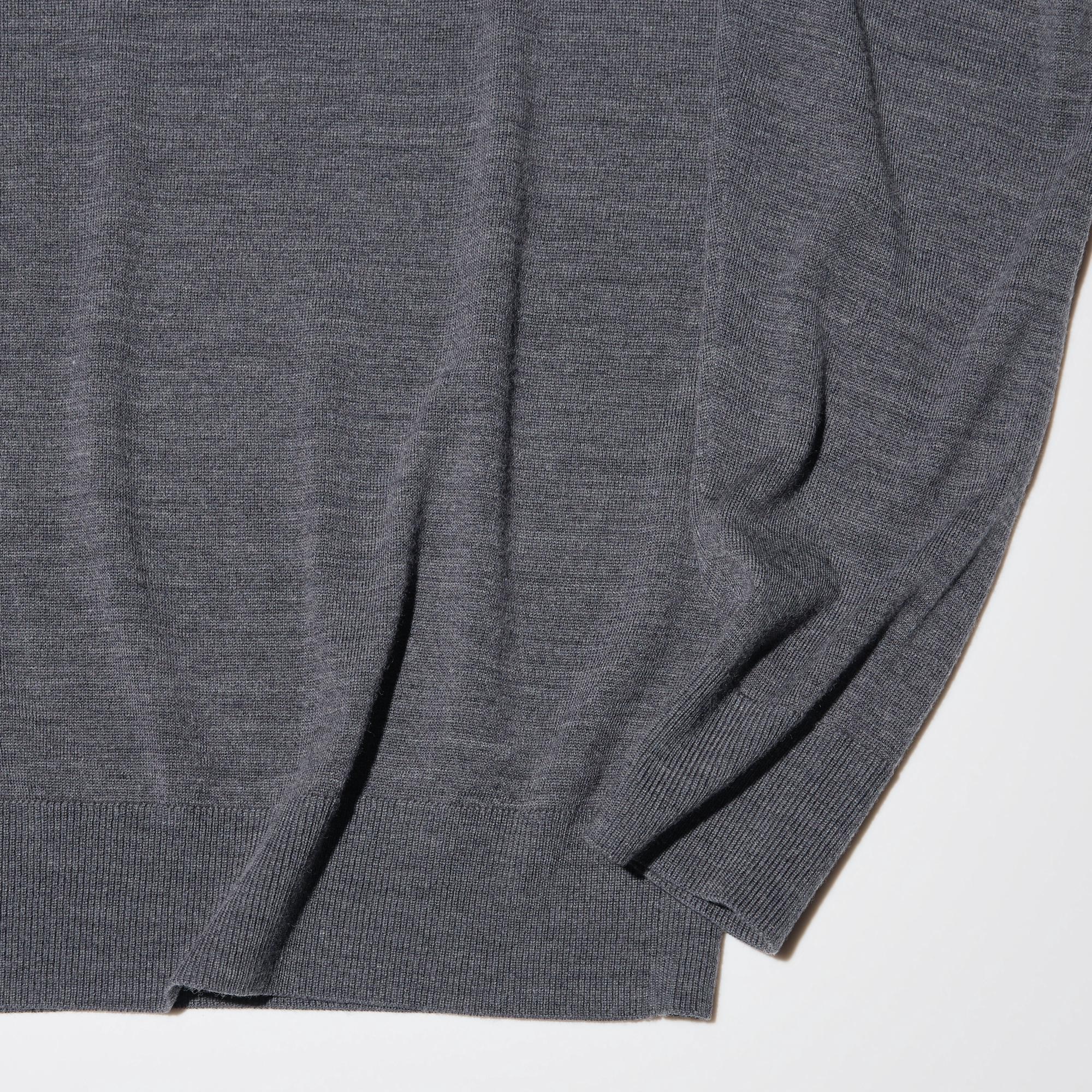 Variable ribbed knit at the sleeves and hem to prevent sagging.