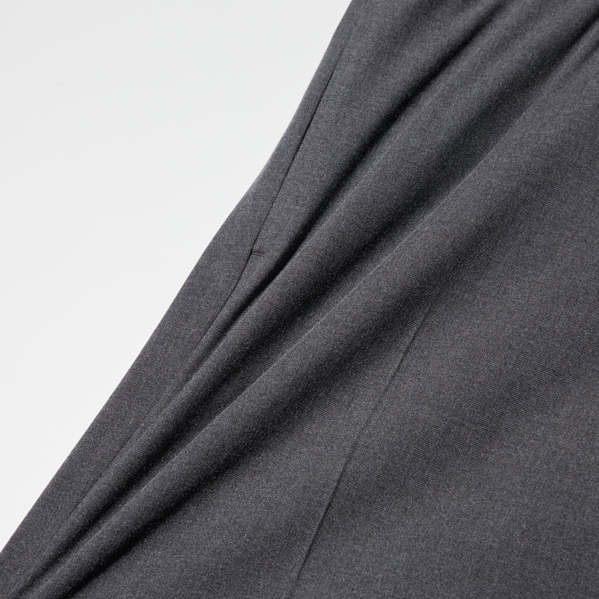 Comfortable 2-way stretch fabric.