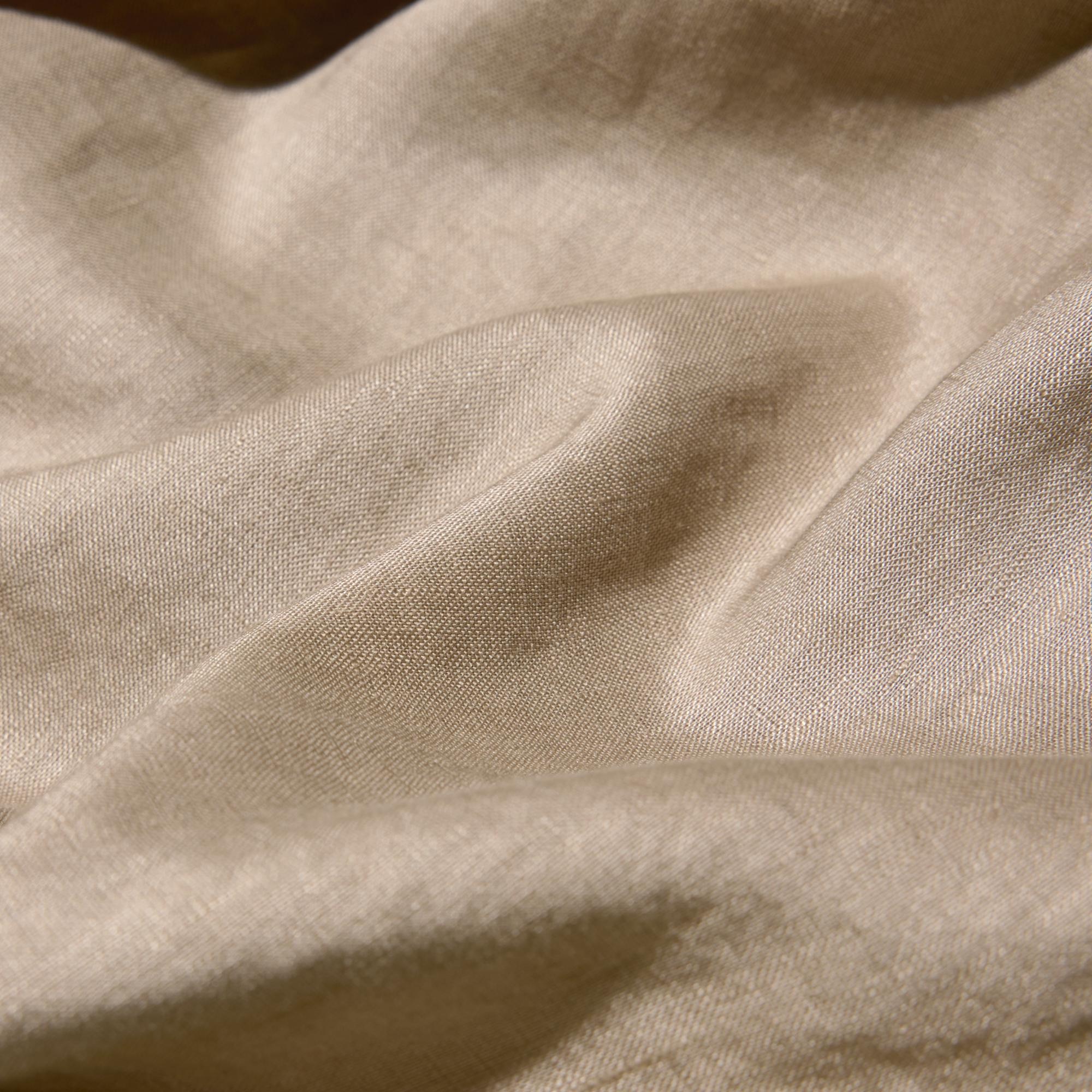 Using European-grown flax. Cool linen with long fibers for a supple feel and subtle glossy sheen.
