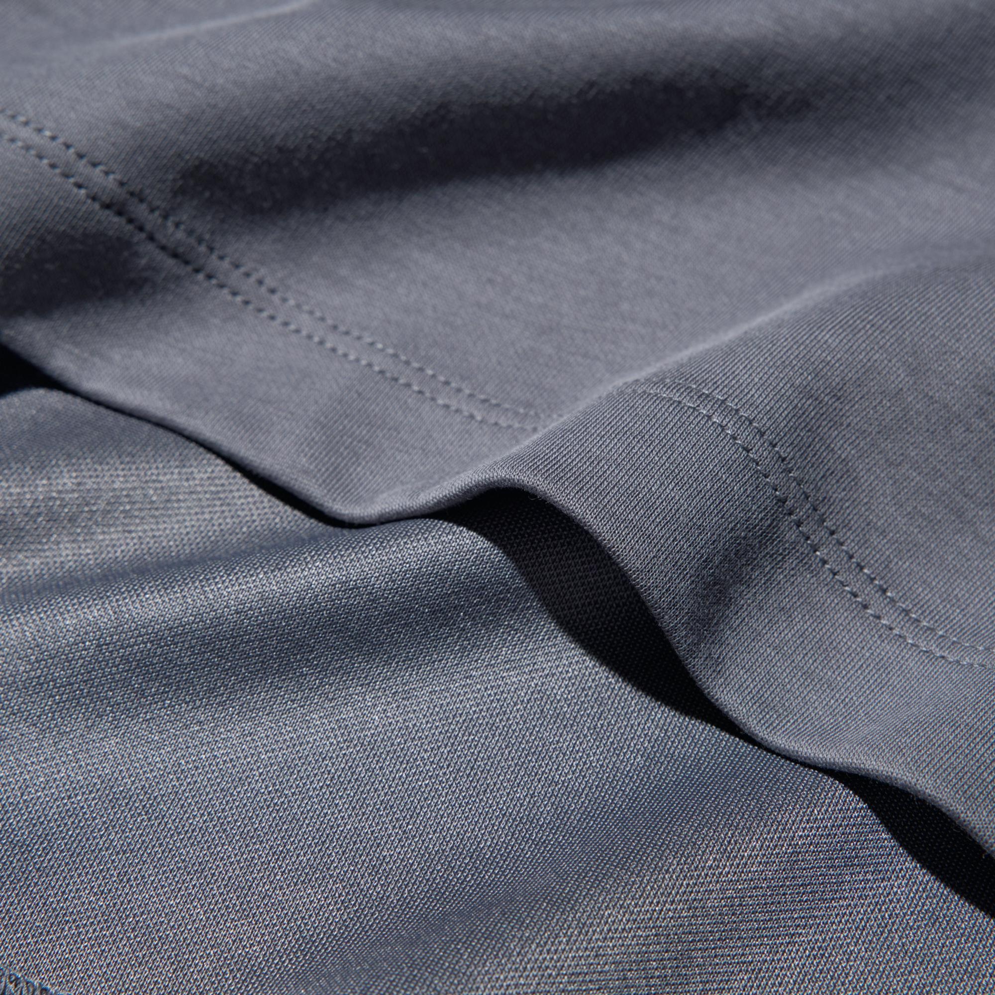Comfortable 'AIRism' fabric with the look of cotton.
