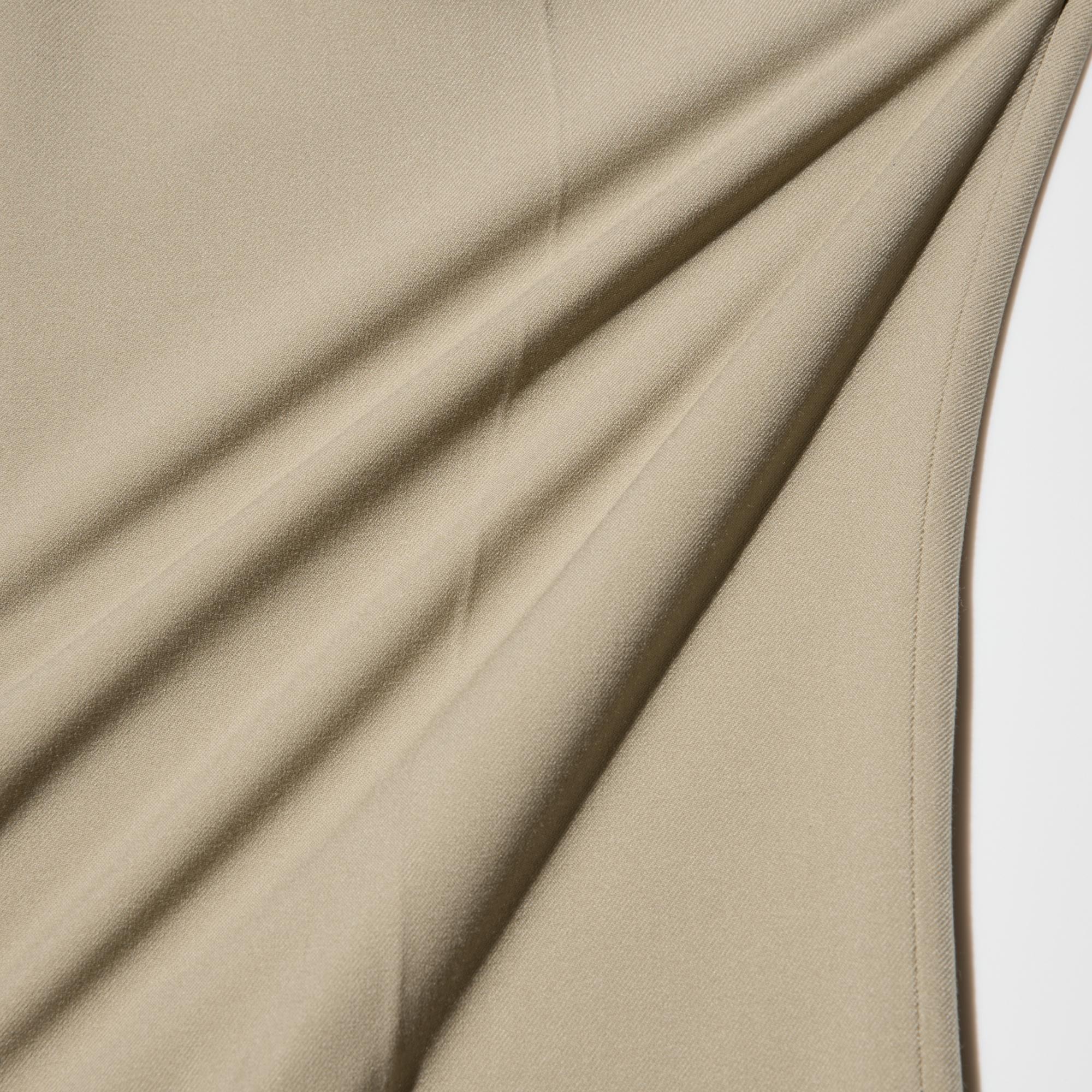 Comfortable two-way stretch fabric. Wrinkle-resistant for easy care. *Shape to dry after washing.