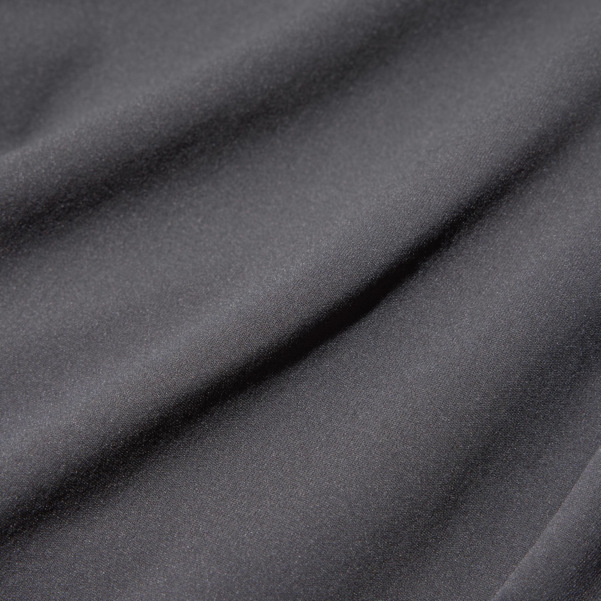 AIRism’ fabric with a smooth and silky feel.