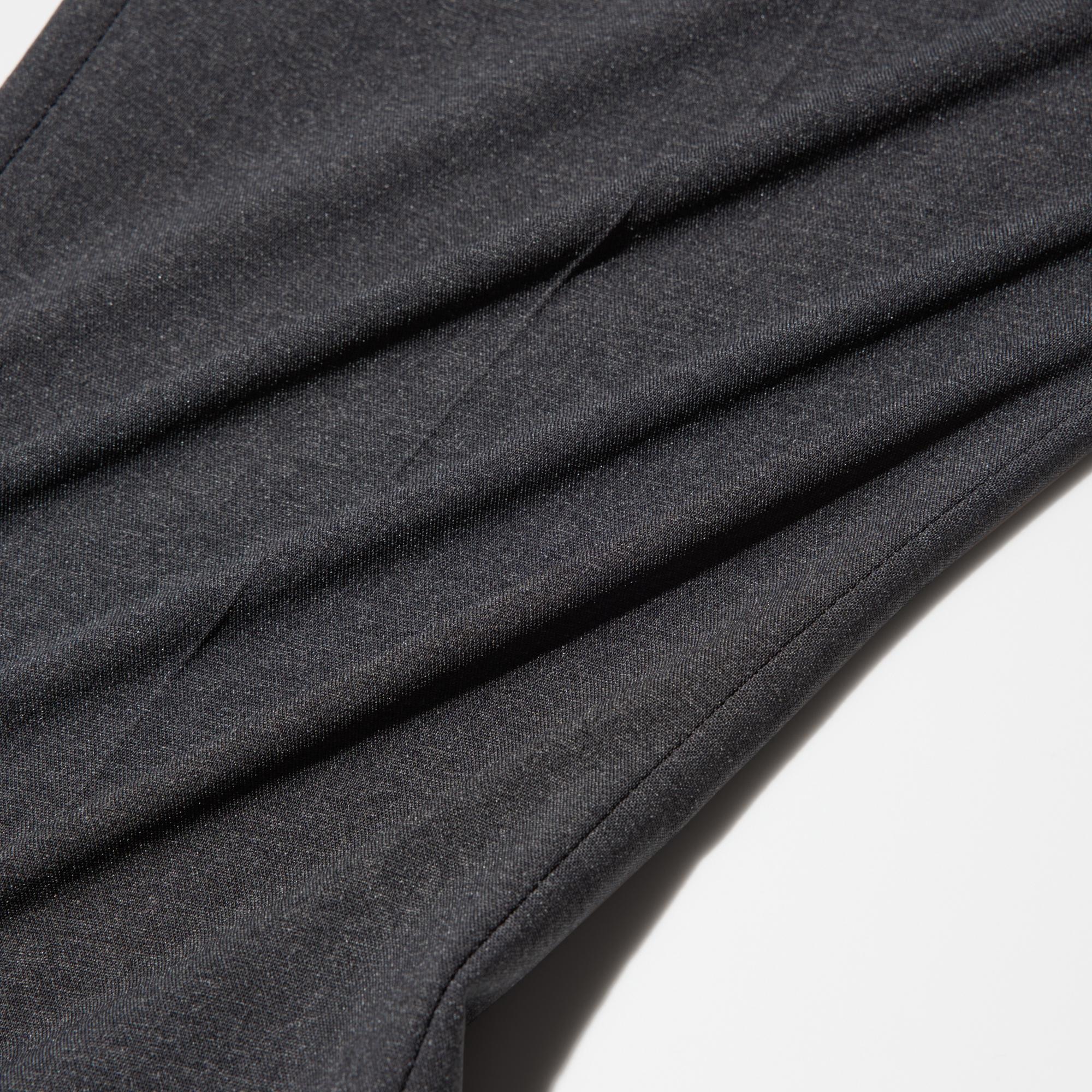 These high-performance pants are lightweight, stretchy, and quick-drying, thanks to the unique fabric jointly developed by Toray and UNIQLO.