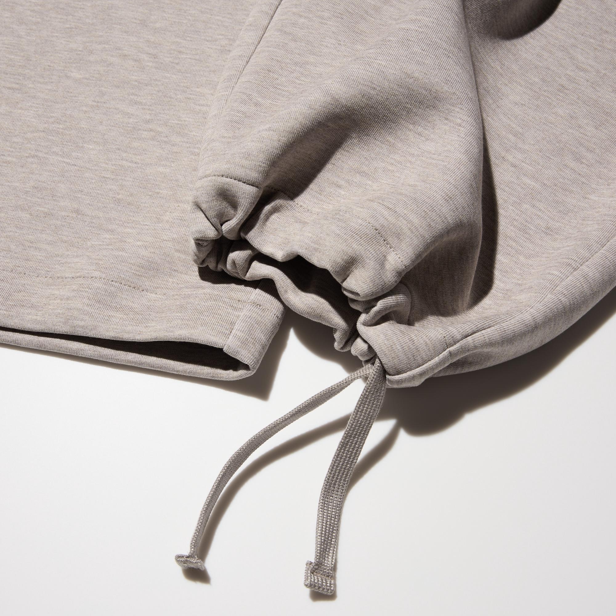 Drawstrings in the hems allow you to adjust the silhouette.
