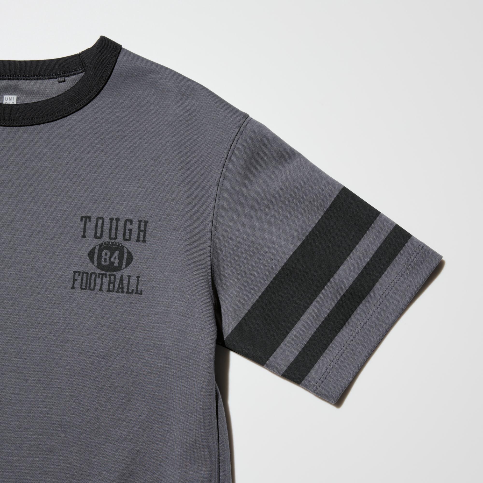 Stripes on the sleeves add a sporty style.