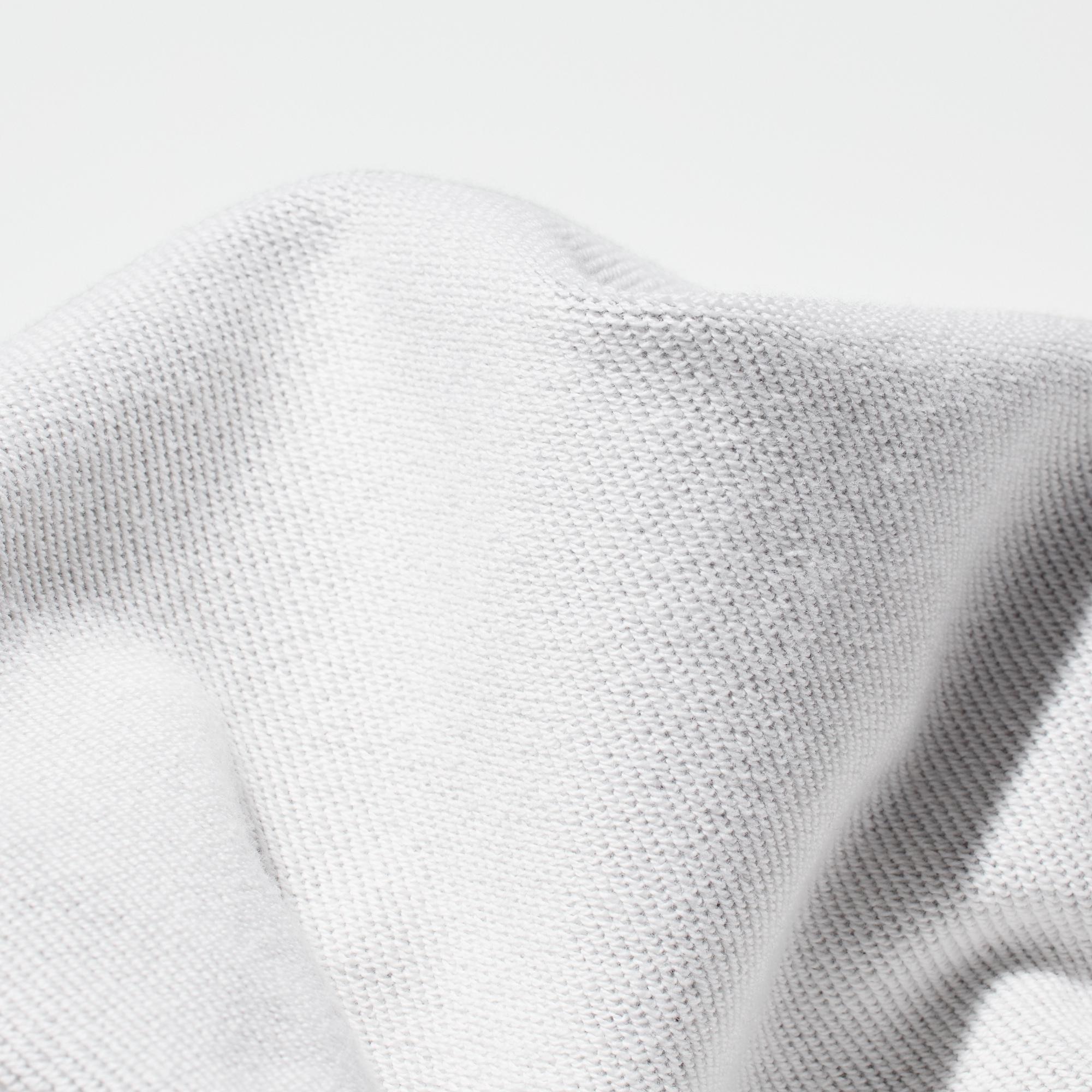 Special looped lining prevents pilling and sagging.