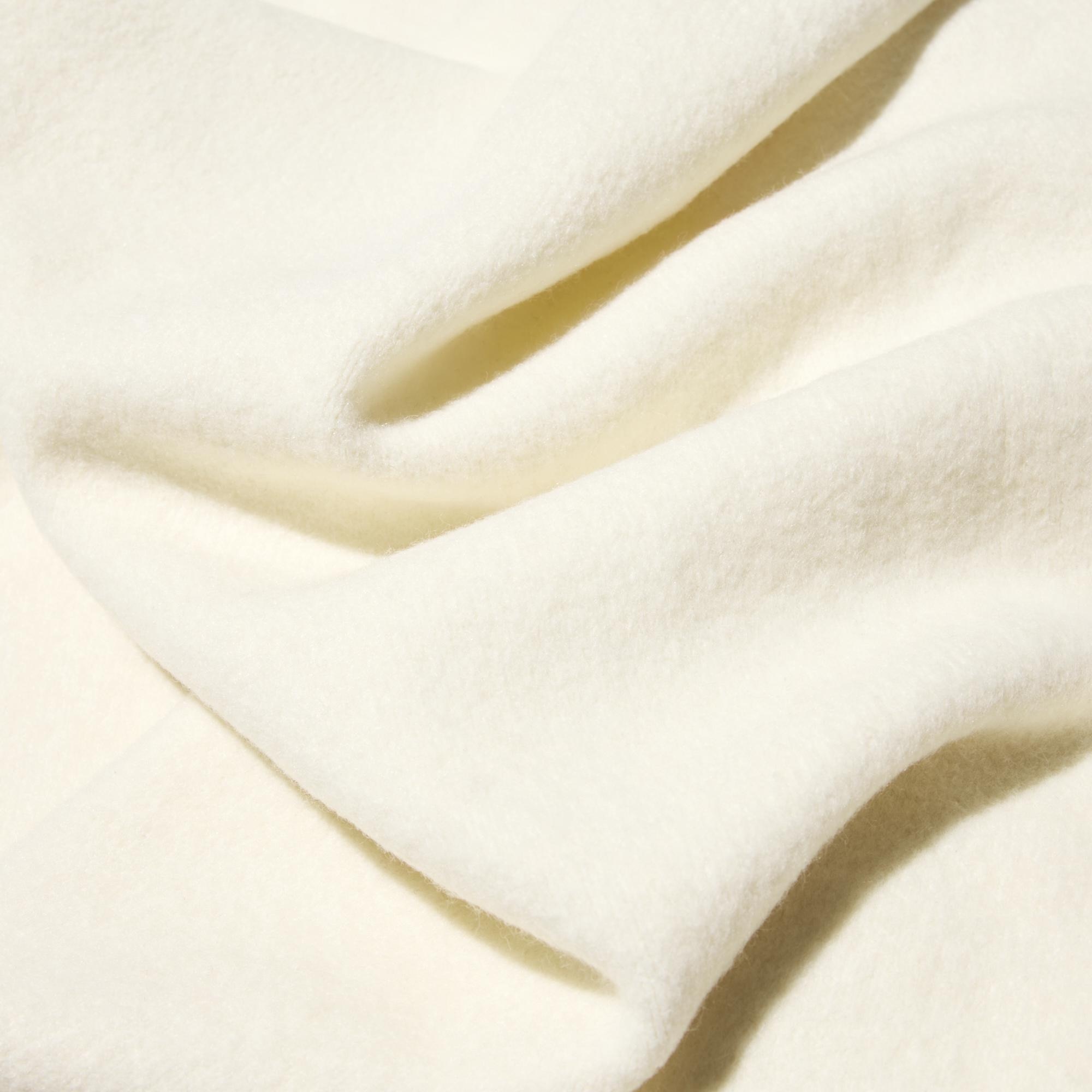 Mid-gauge knit fabric with a casual feel.