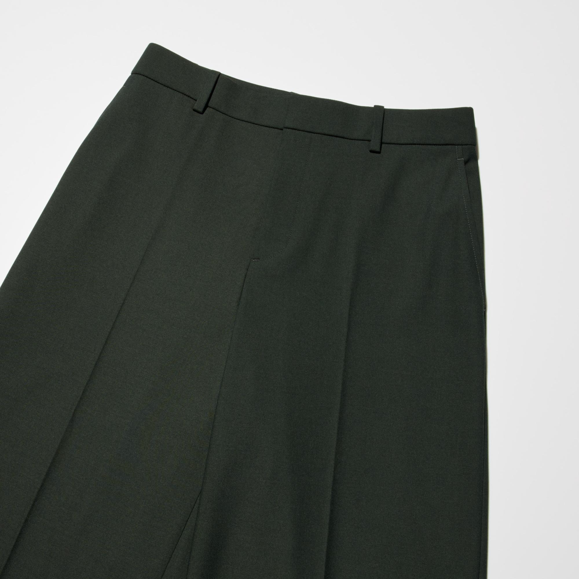 Updated with a mid-rise waist and no tucks for a sleek look at the midsection.