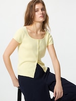 Round Neck
                                                  Cardigan