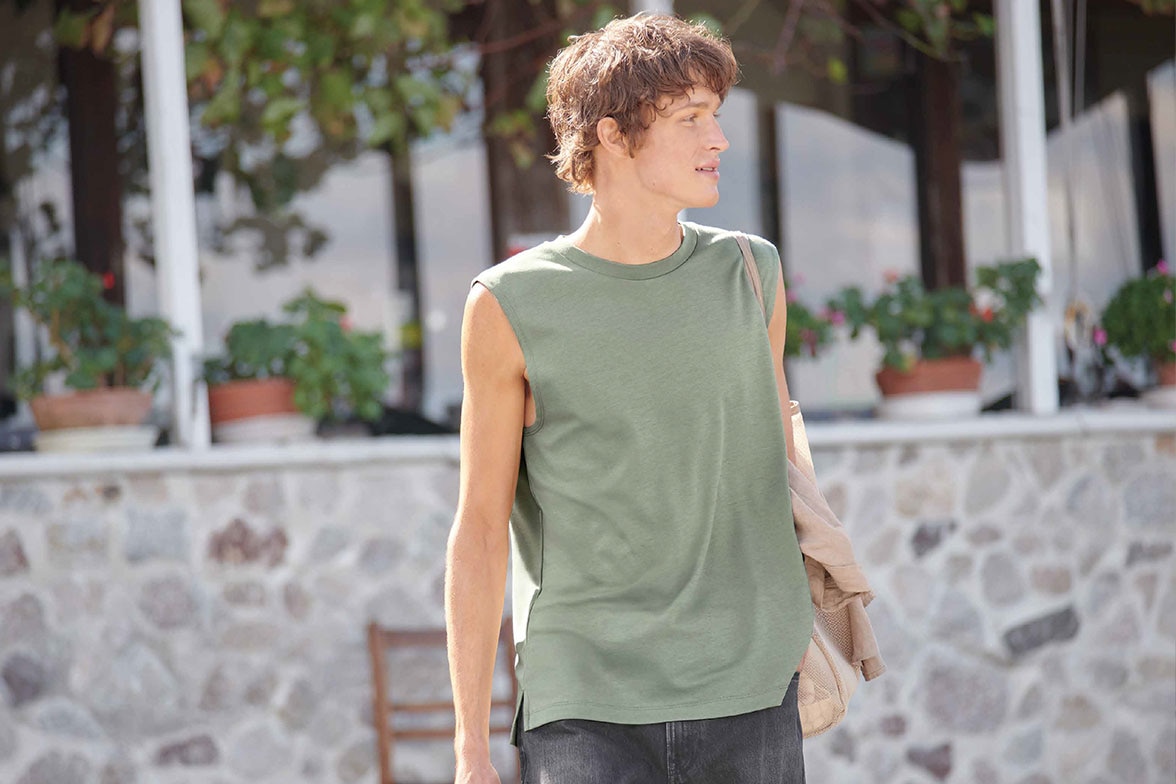 Sleeveless
& Tank Top