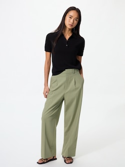 タックワイドパンツ