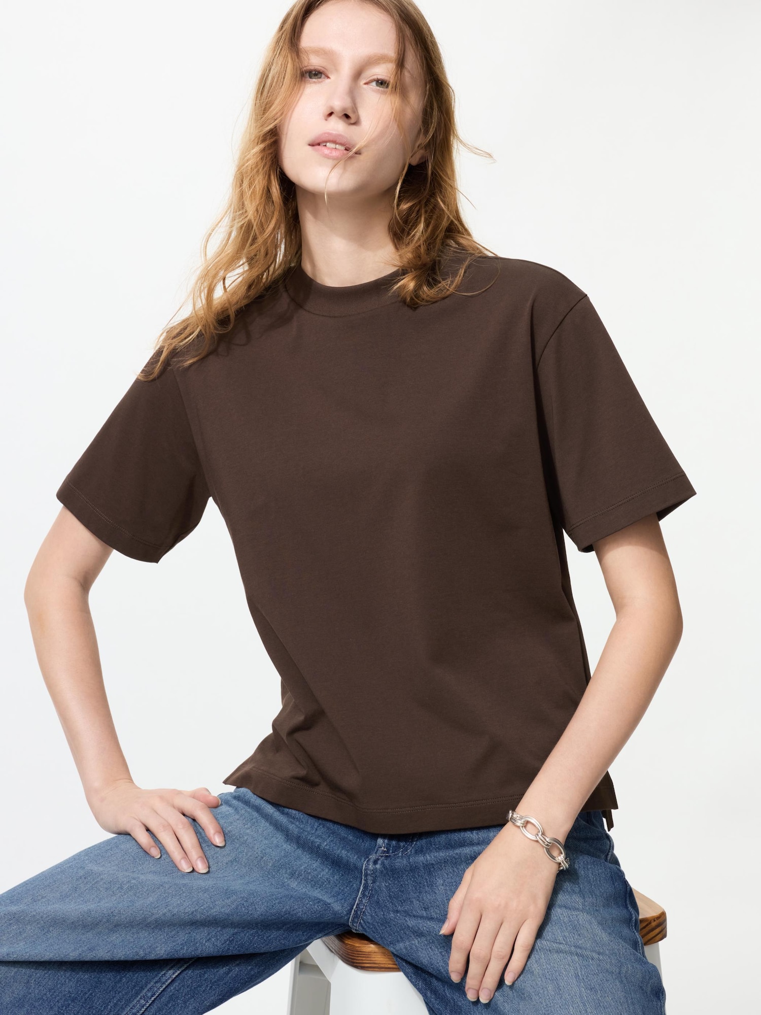 【関税込み】AMOMENTO ブラウン モックネック ジップ Tシャツ AMOMENTO: ブラウン モックネック ジップ Tシャツ | SSENSE 日本