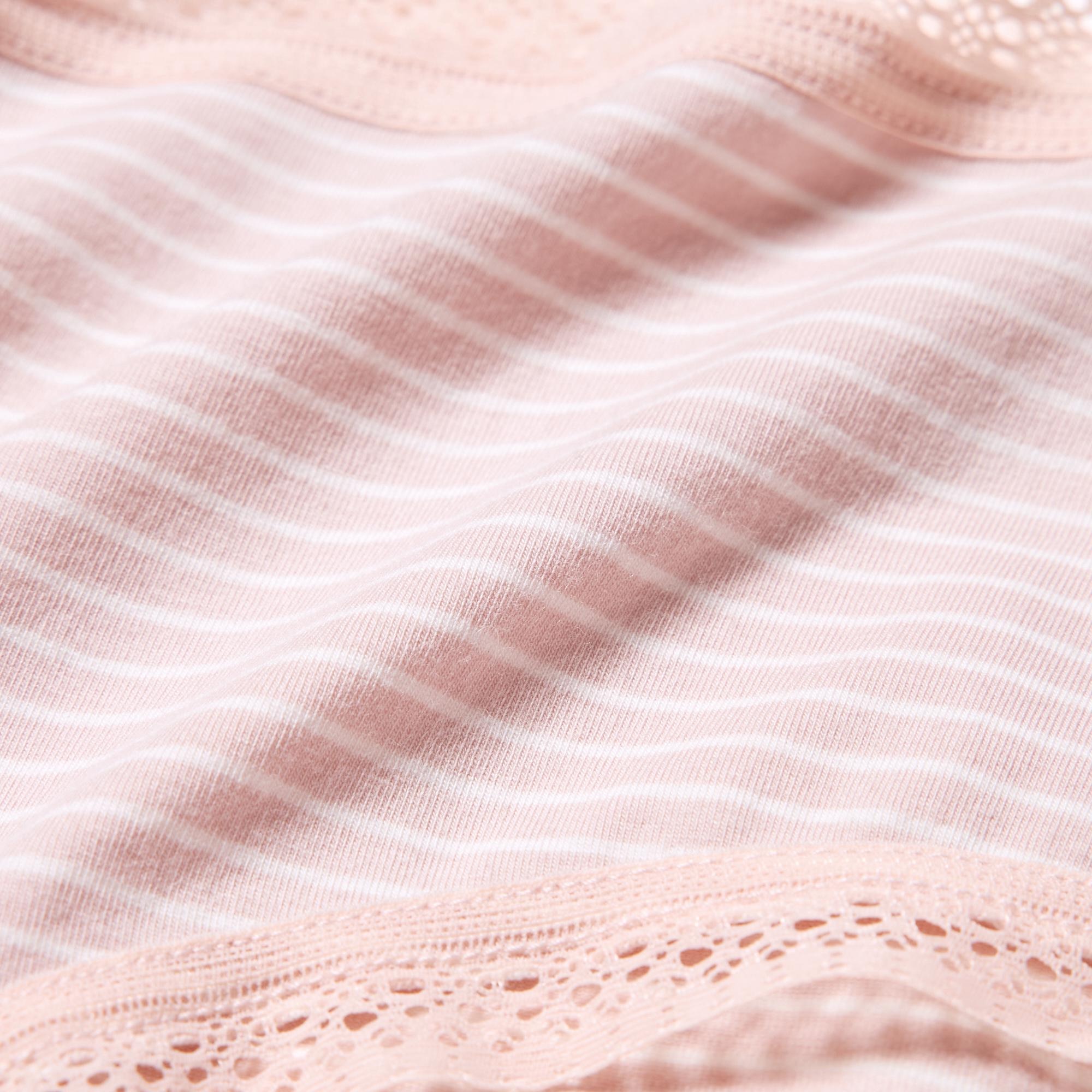 https://image.uniqlo.com/UQ/ST3/jp/imagesgoods/469687/feature/jpgoods_469687_feature2.jpg