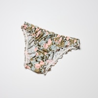 https://image.uniqlo.com/UQ/ST3/jp/imagesgoods/476820002/feature/jpgoods_476820002_feature1.jpg