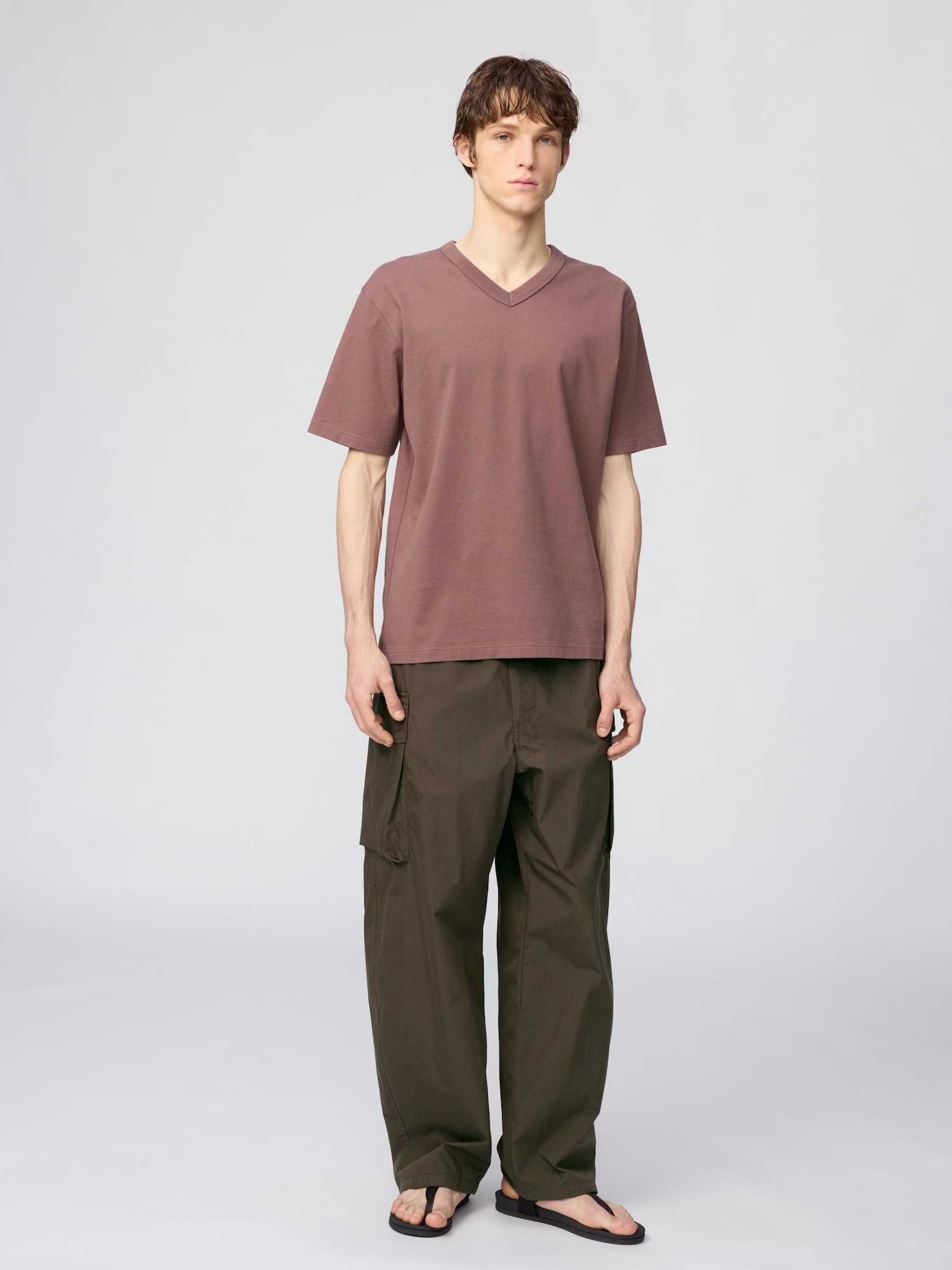 VネックTシャツ