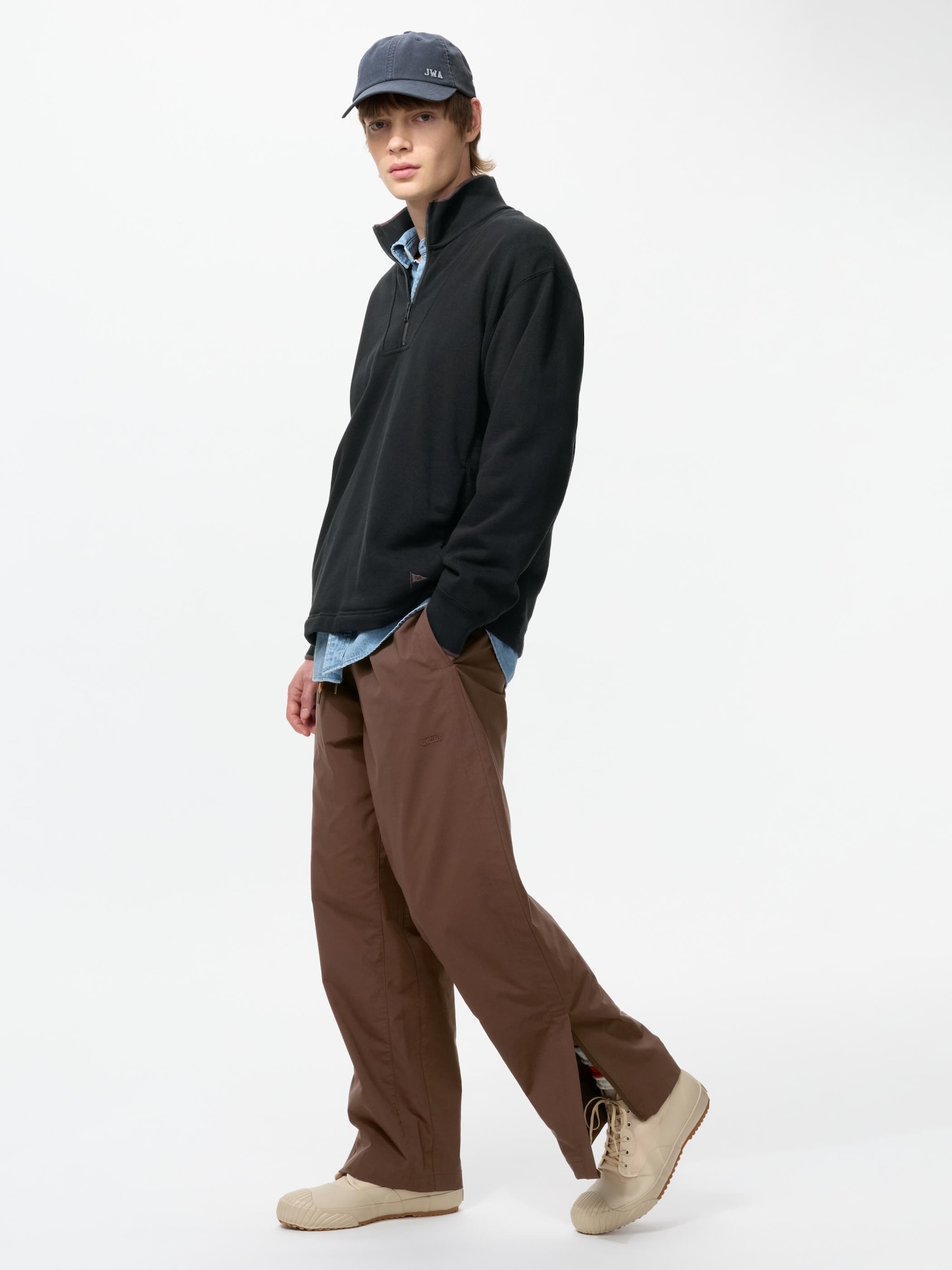 トラックパンツ