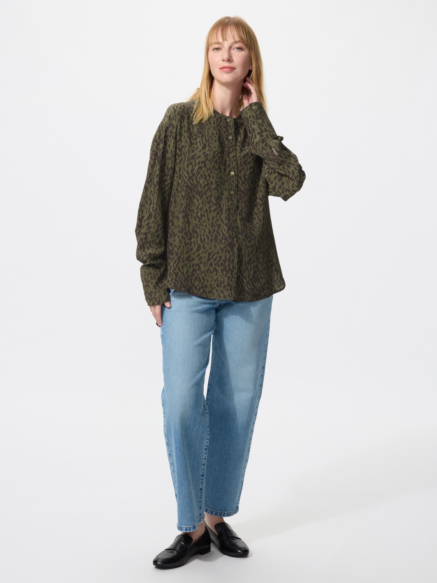 ユニクロ公式 | レーヨンノーカラーブラウス