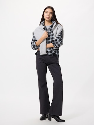 ブーツカットジーンズ丈長め