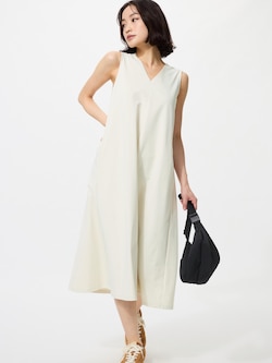 ウルトラストレッチVネックワンピース/ノースリーブ/丈短め